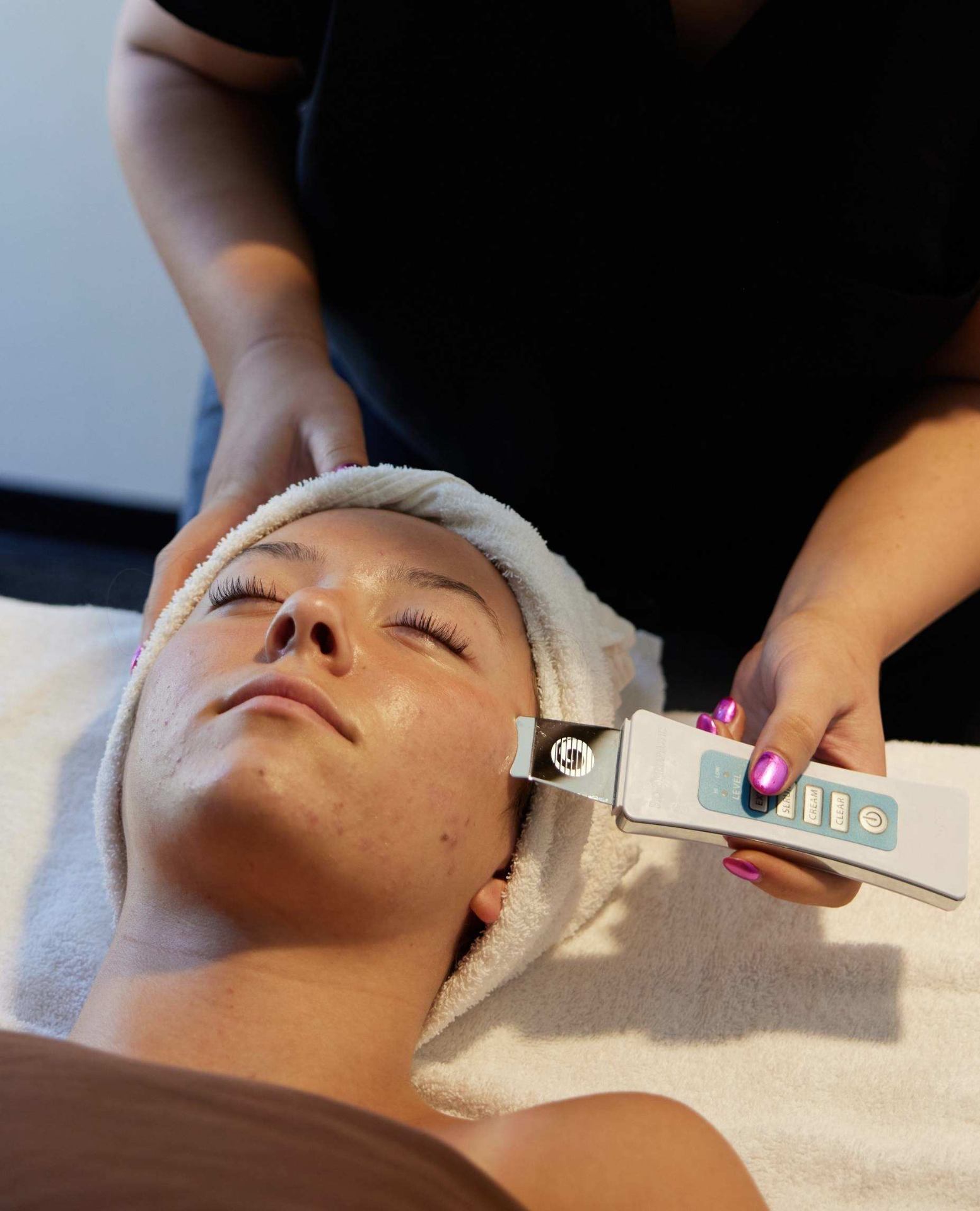 Facial treatment with botanical skincare products